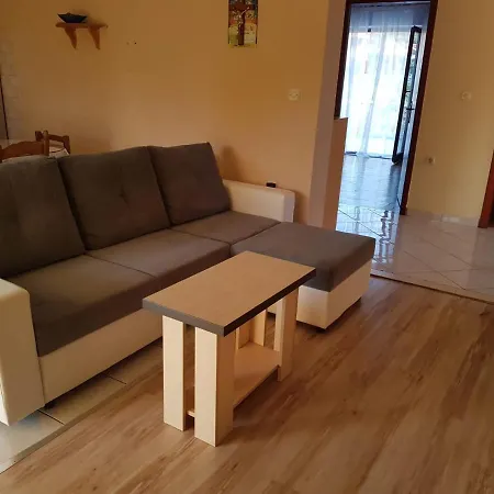 30m From The Beach Apartment